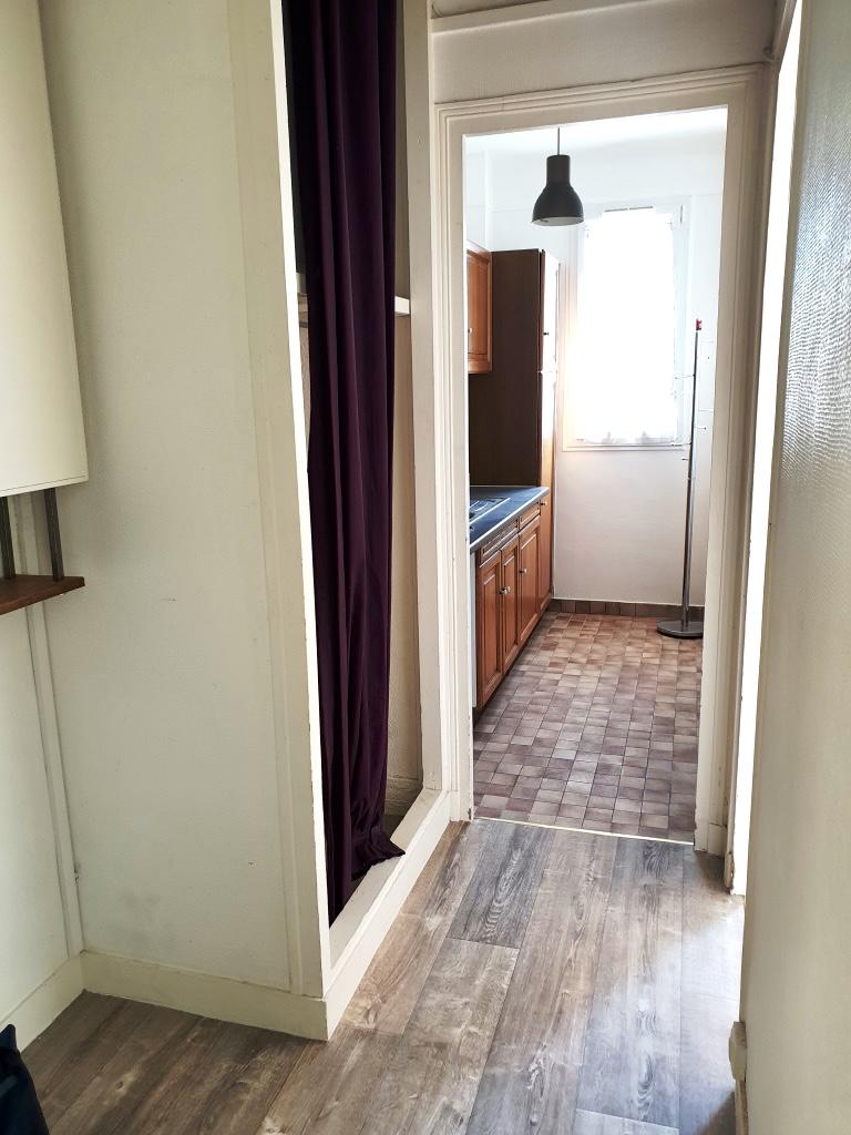 STUDIO REPEINT 25m2 M°Charles Michels