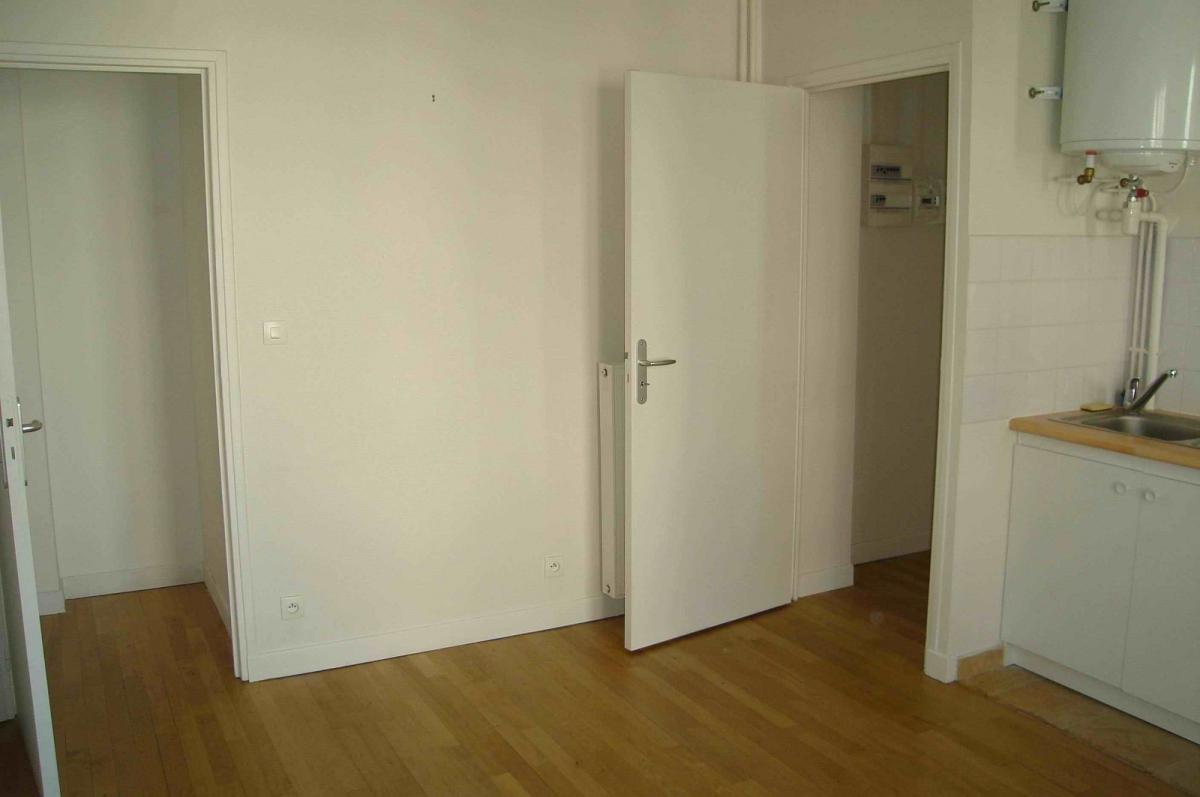 STUDIO 20.59m², PARIS XVème métro Dupleix