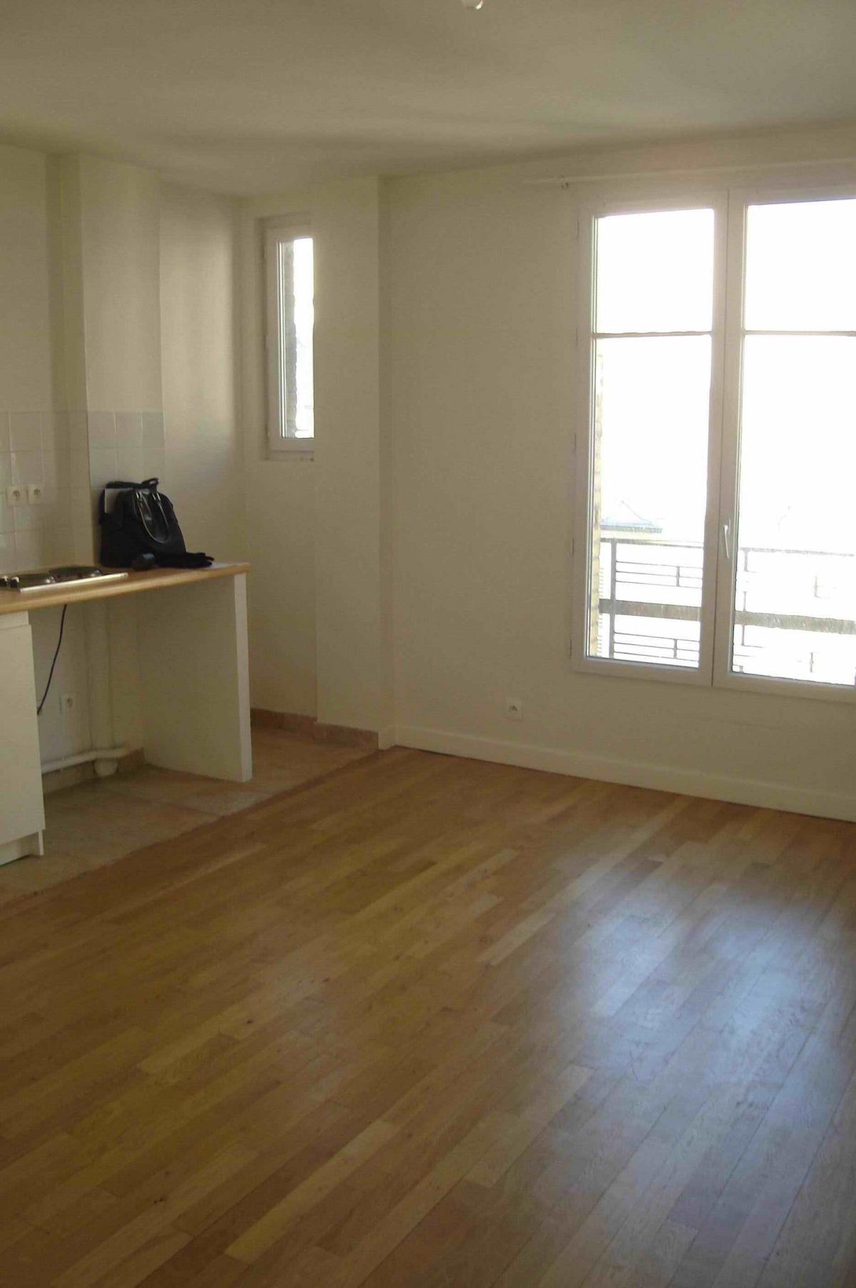 STUDIO 20.59m², PARIS XVème métro Dupleix