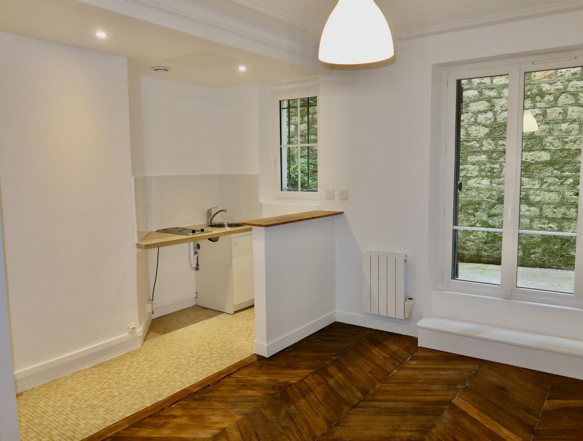 Paris XVIIIème, Abessses, 2 pièces refait neuf