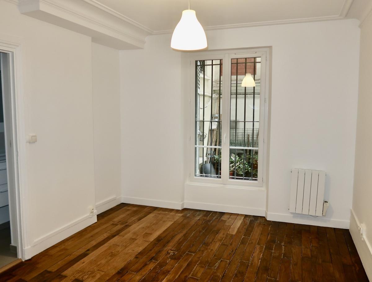 Paris XVIIIème, Abessses, 2 pièces refait neuf